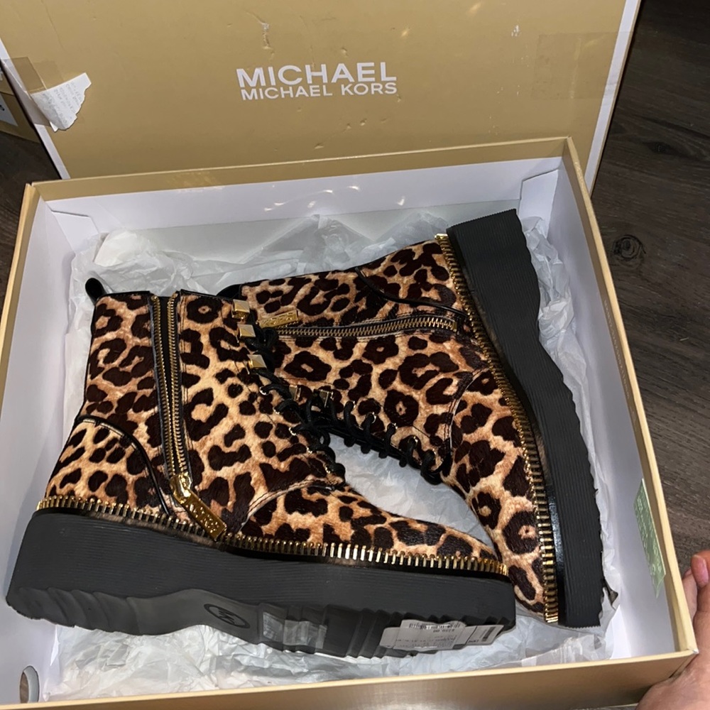 Michael kors size 6 boots